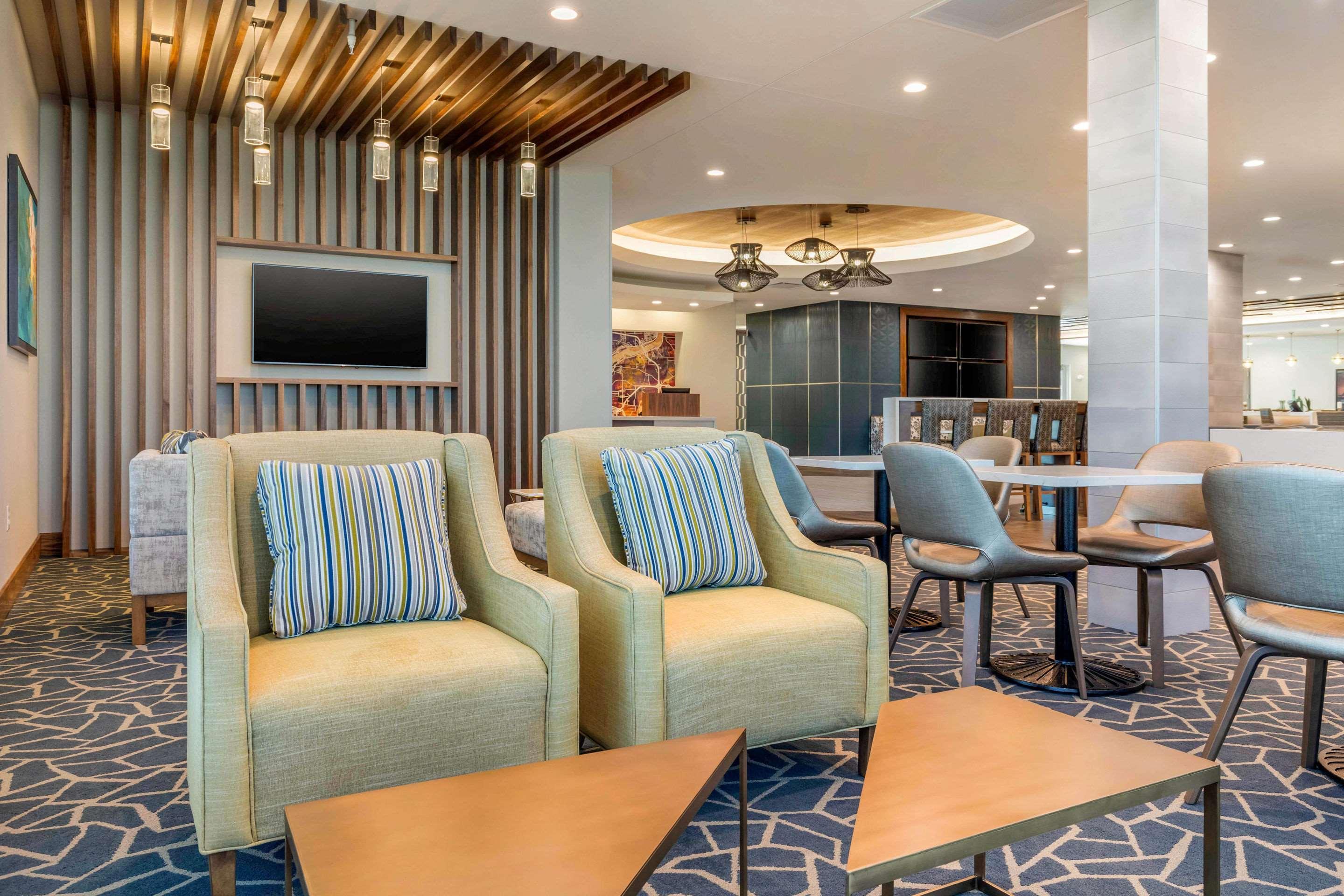 Cambria Hotel Davenport Quad Cities Bettendorf Bagian luar foto