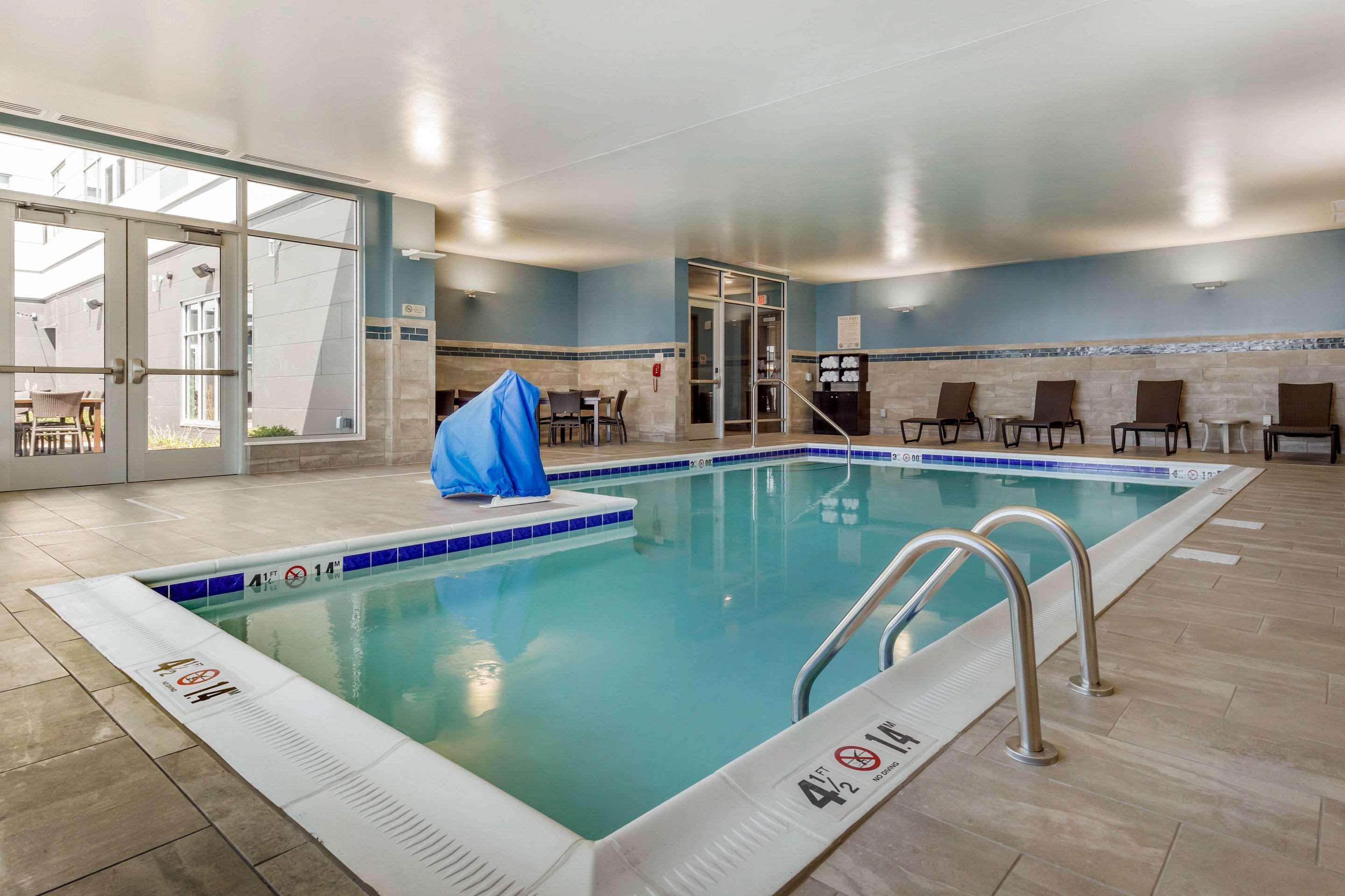 Cambria Hotel Davenport Quad Cities Bettendorf Bagian luar foto