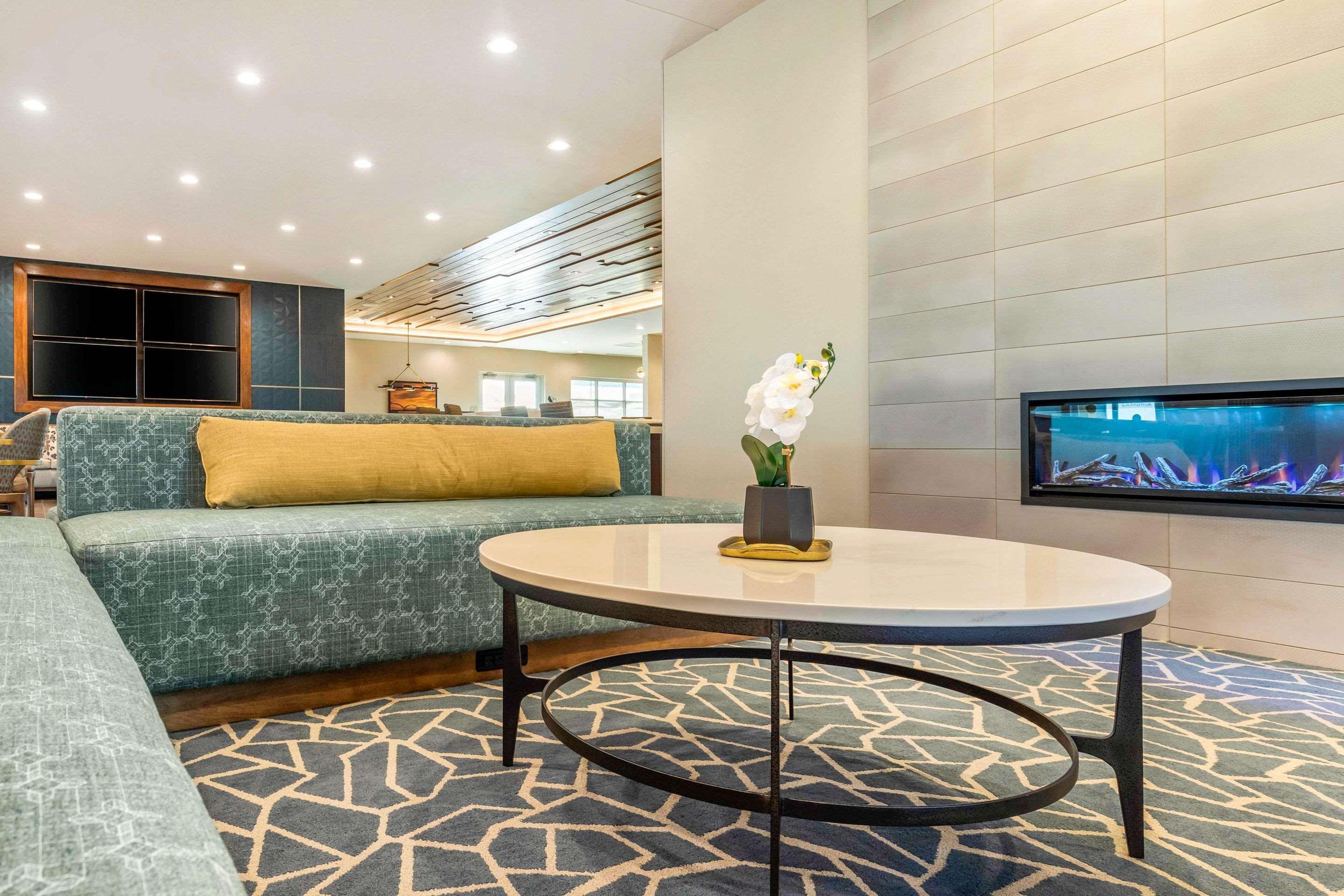 Cambria Hotel Davenport Quad Cities Bettendorf Bagian luar foto