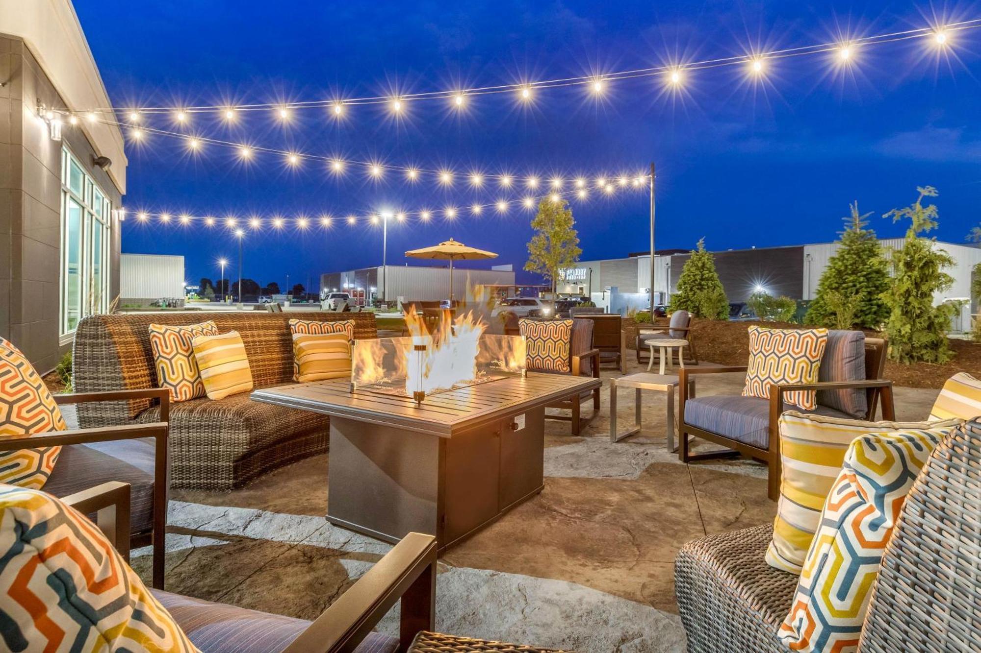 Cambria Hotel Davenport Quad Cities Bettendorf Bagian luar foto