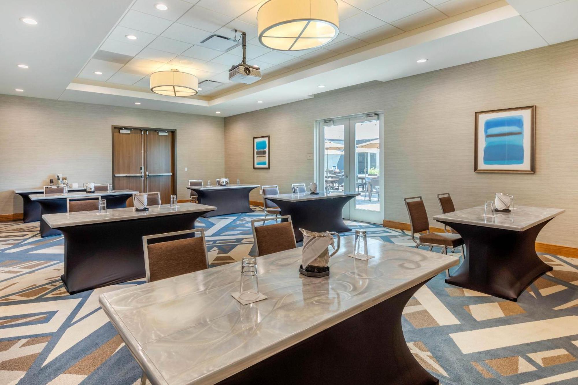 Cambria Hotel Davenport Quad Cities Bettendorf Bagian luar foto